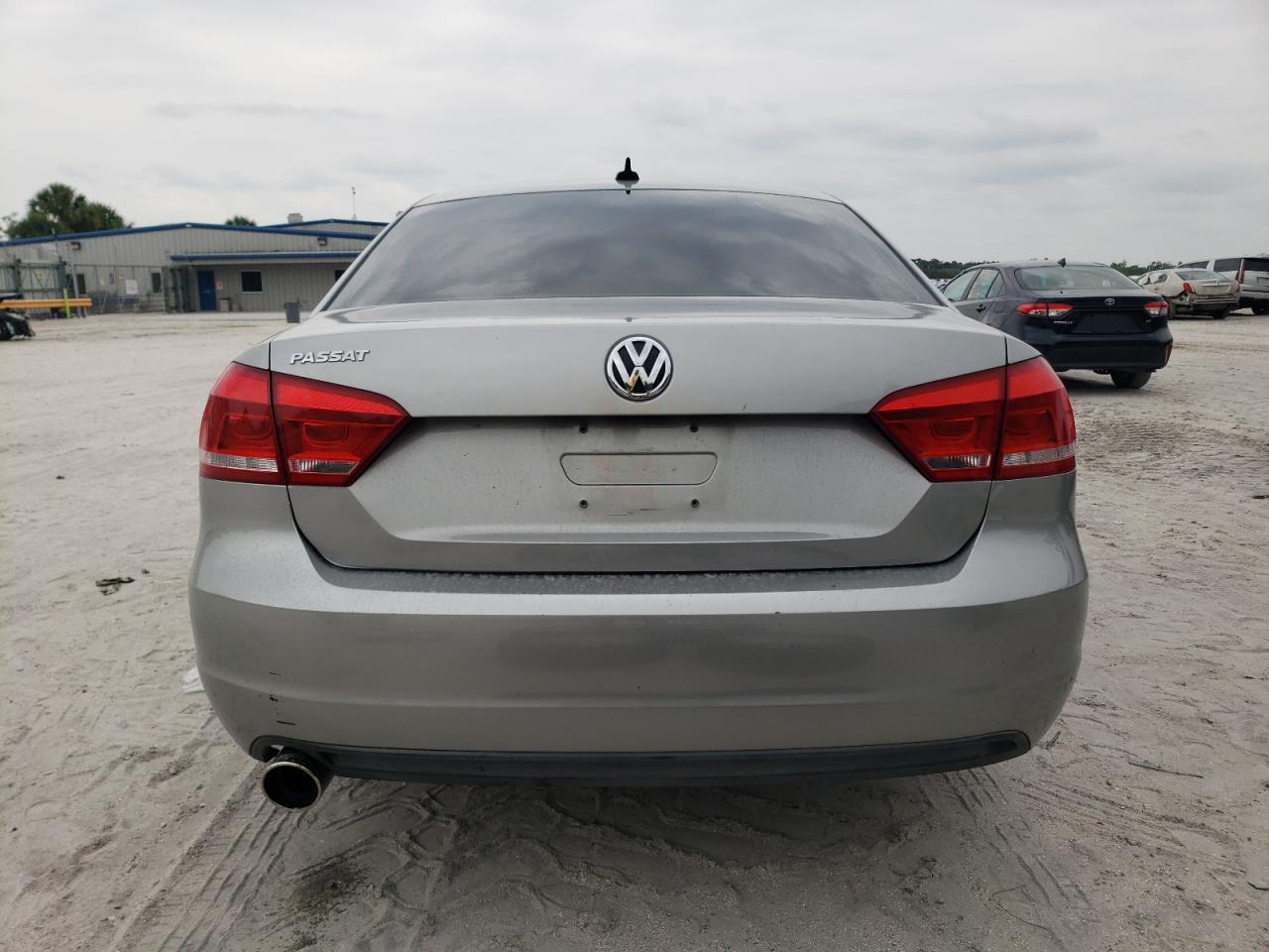 2014 Volkswagen Passat S vin: 1VWAP7A32EC027513