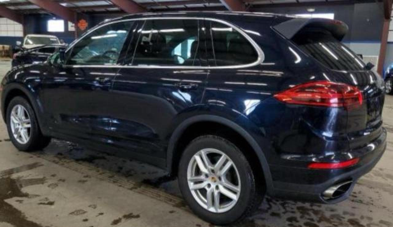 2016 Porsche Cayenne vin: WP1AA2A22GKA36704