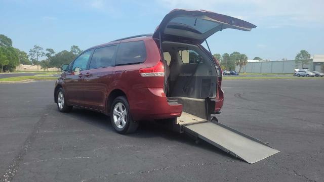 Lot #2519506834 2013 TOYOTA SIENNA LE salvage car