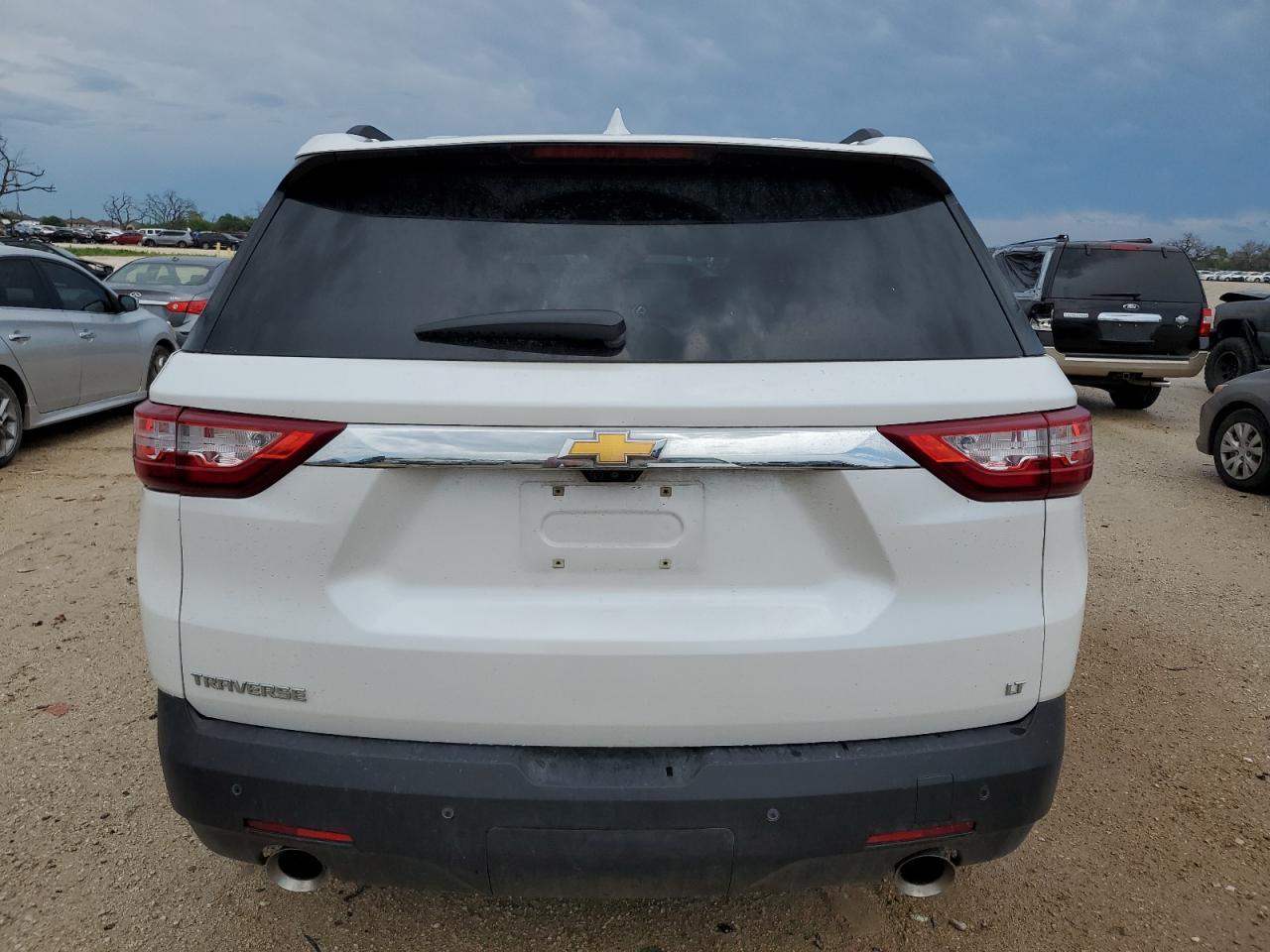 1GNERHKW2KJ254924 2019 Chevrolet Traverse Lt