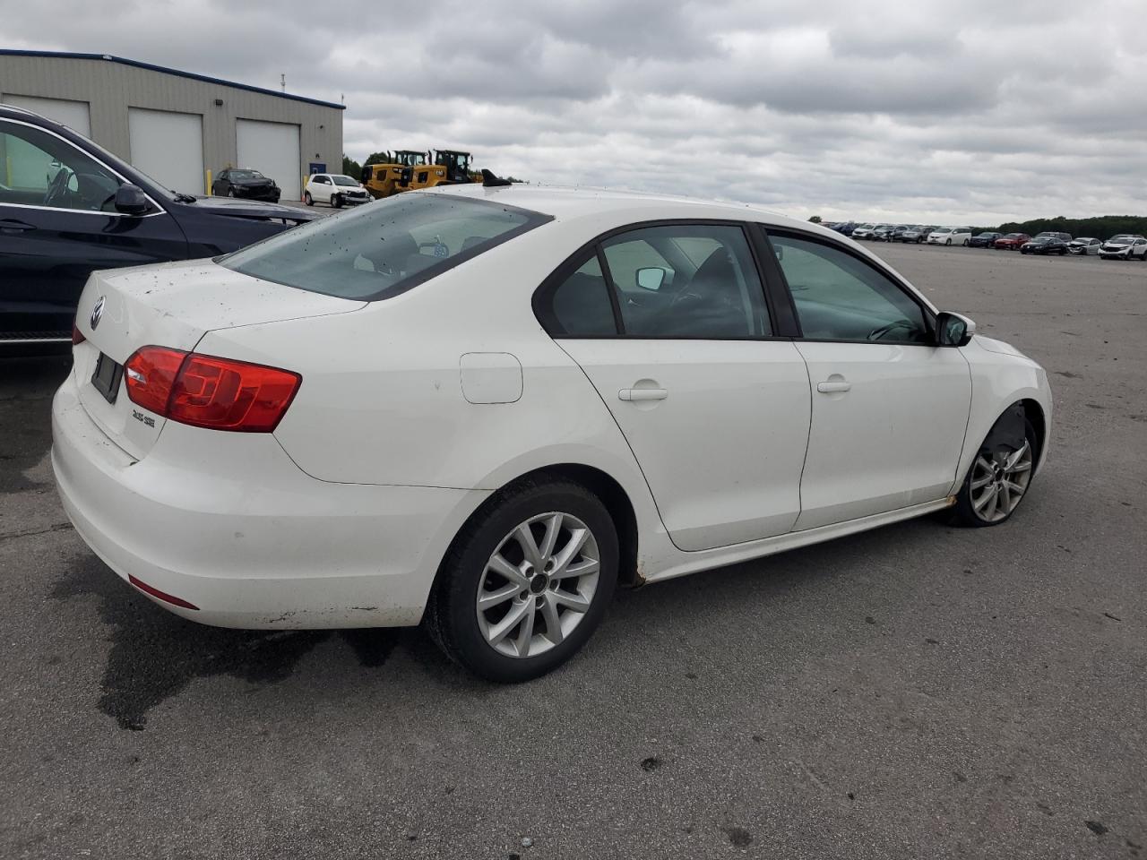 3VWDZ7AJ7BM053797 2011 Volkswagen Jetta Se