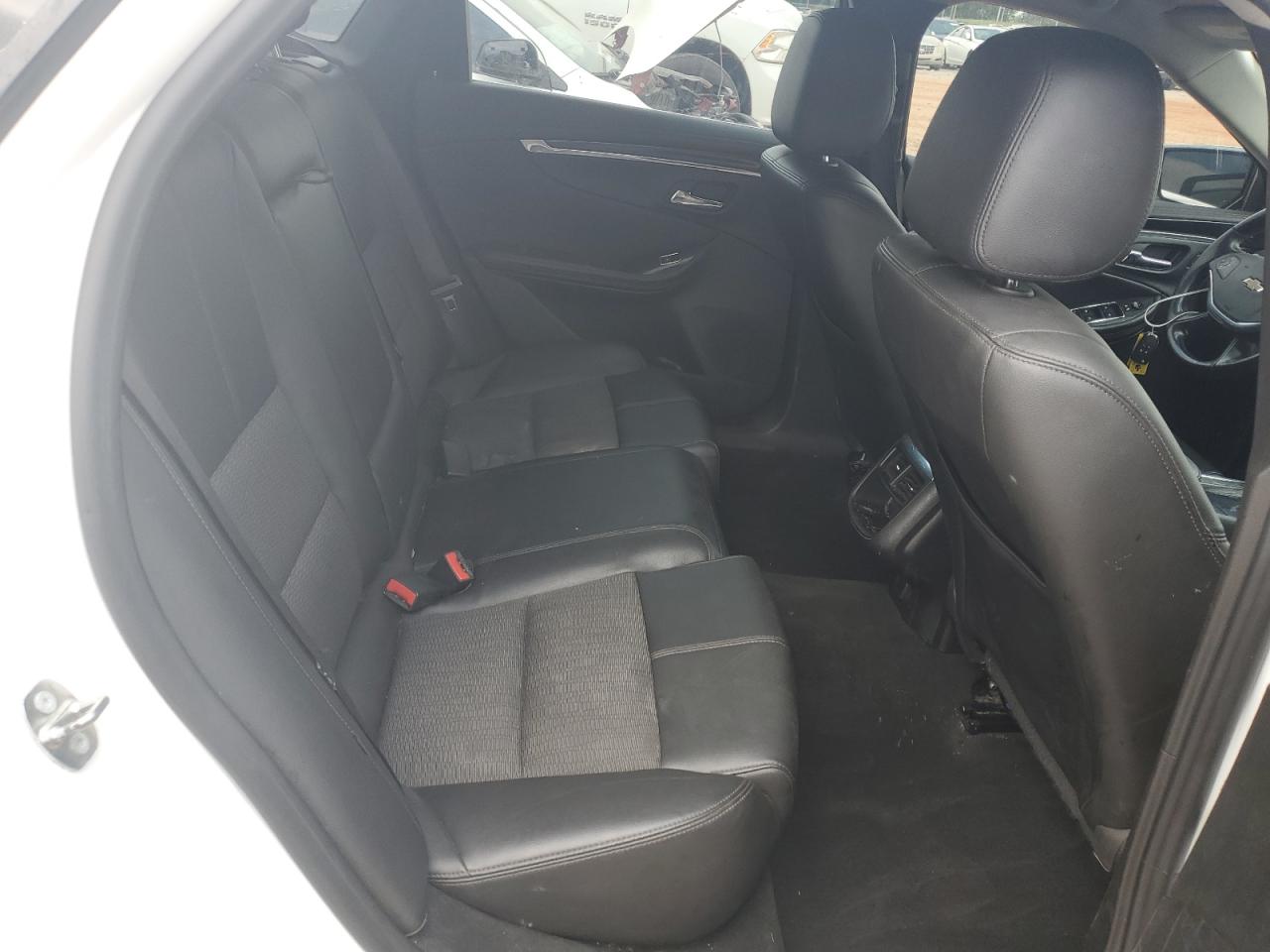 2G1105S30J9122379 2018 Chevrolet Impala Lt