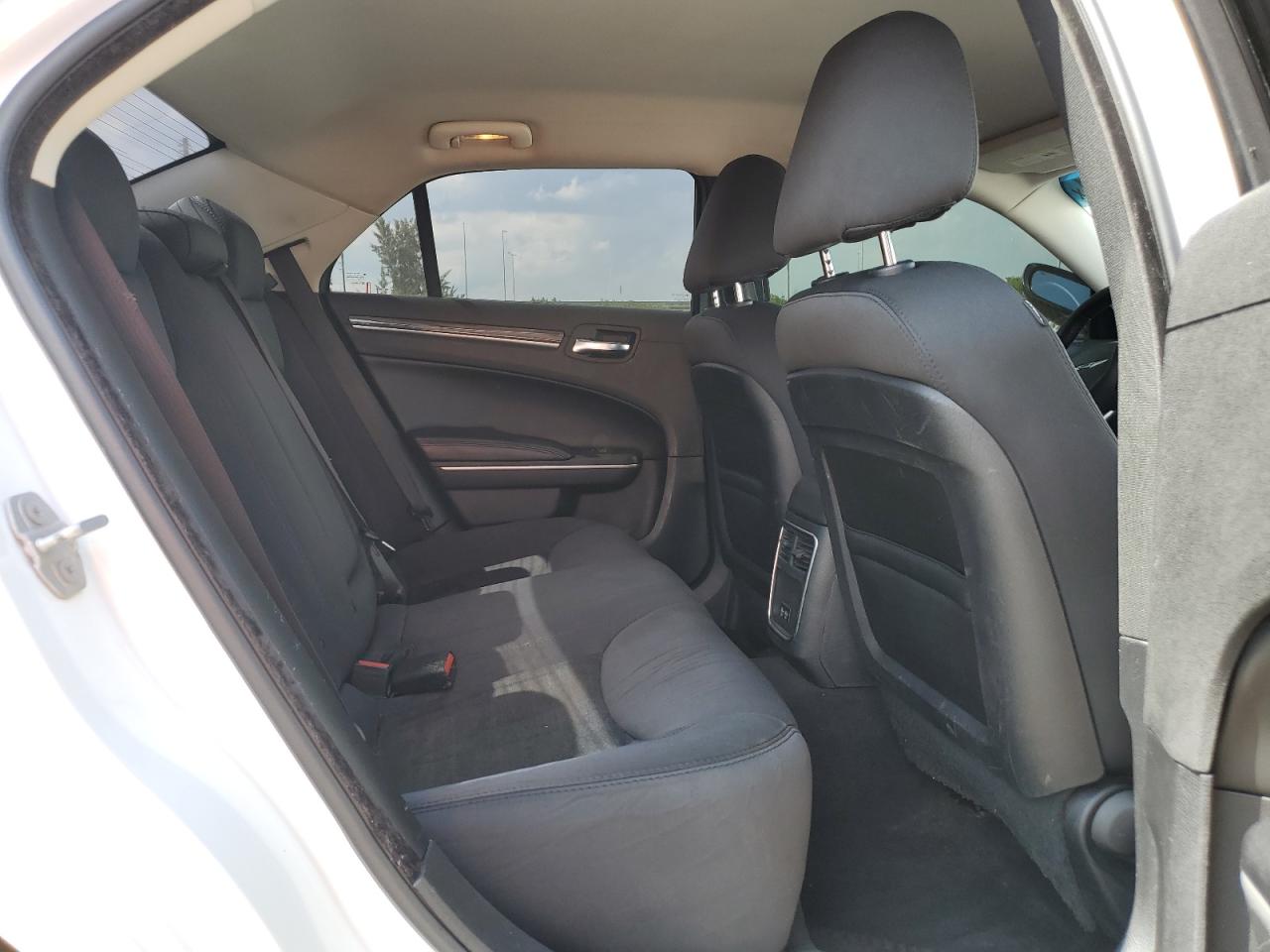 2C3CCAAG5KH648359 2019 Chrysler 300 Touring