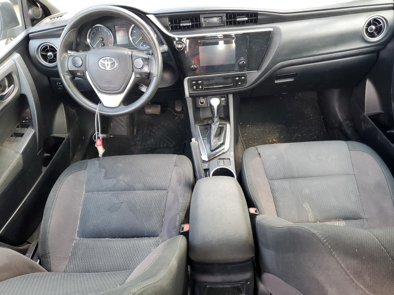 2T1BURHE0JC123211 2018 Toyota Corolla L