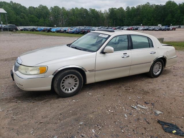 2000 Lincoln Town Car Cartier VIN: 1LNHM83W2YY831840 Lot: 53397504