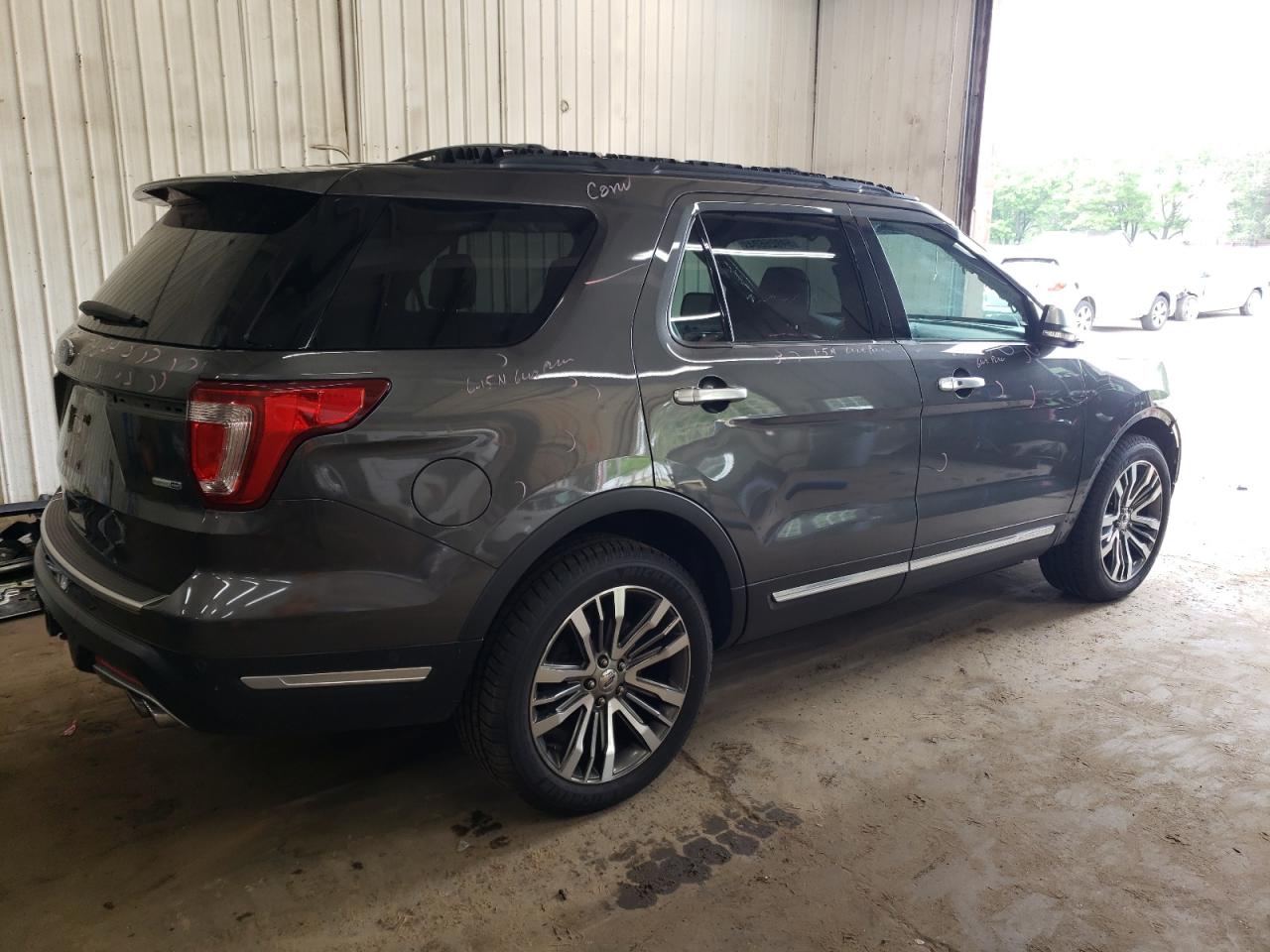 1FM5K8HT2JGB80227 2018 Ford Explorer Platinum