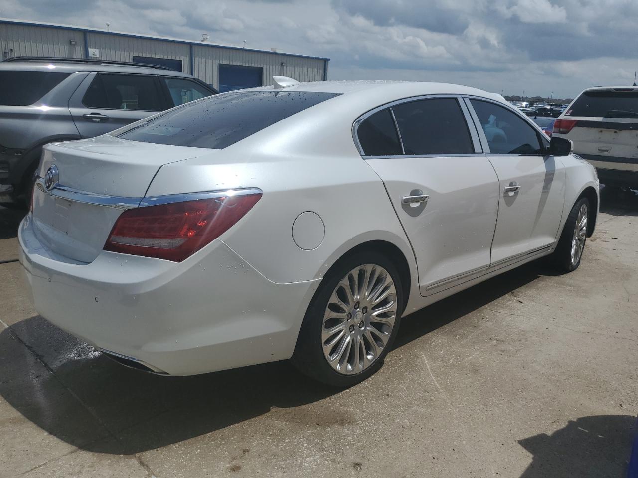 1G4GF5G33FF167917 2015 Buick Lacrosse Premium