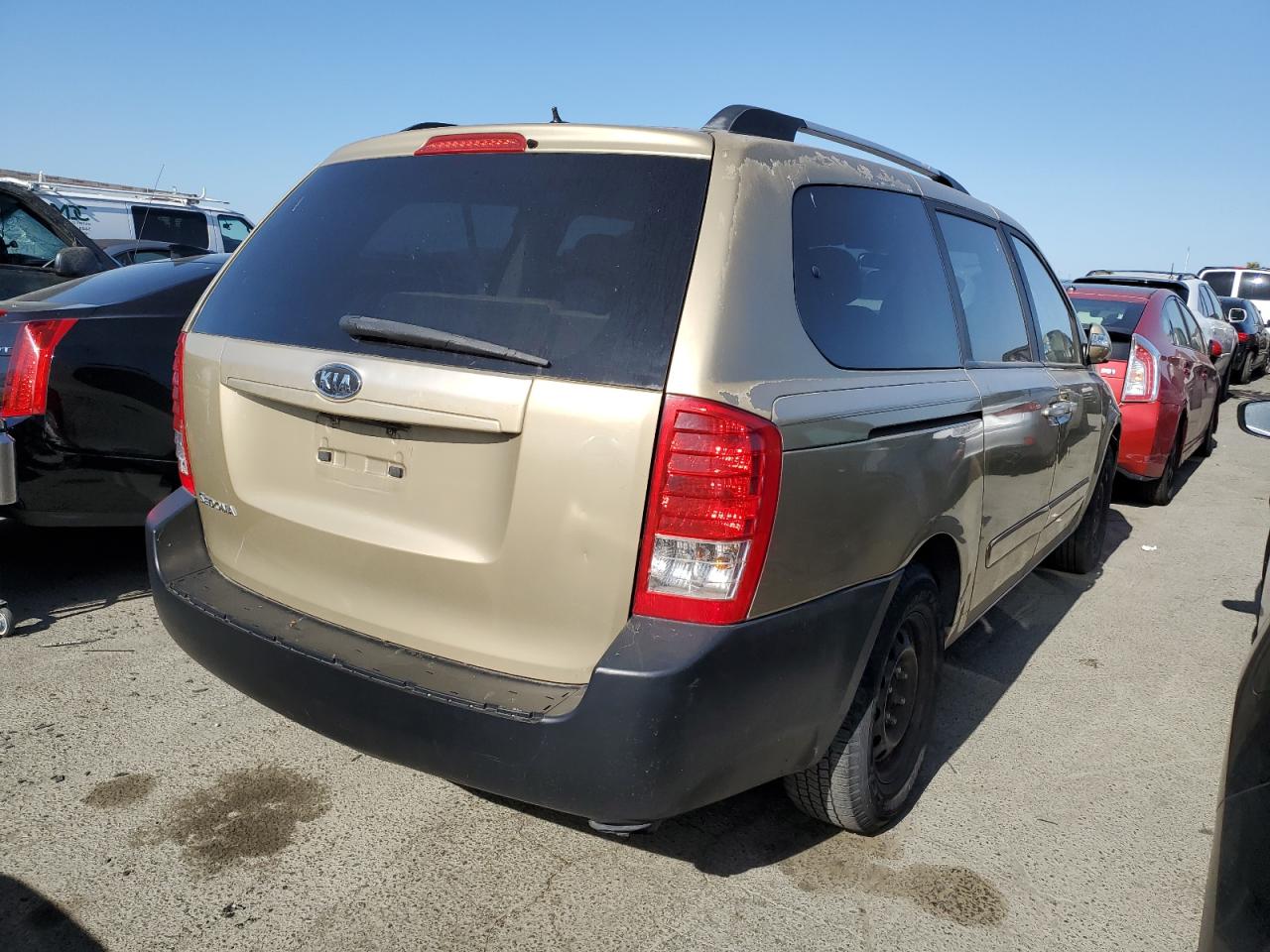 KNDMG4C72B6370850 2011 Kia Sedona Lx