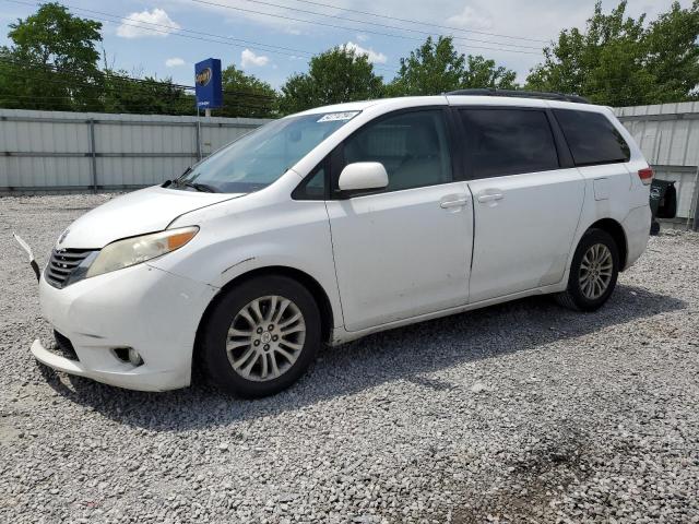 TOYOTA SIENNA XLE