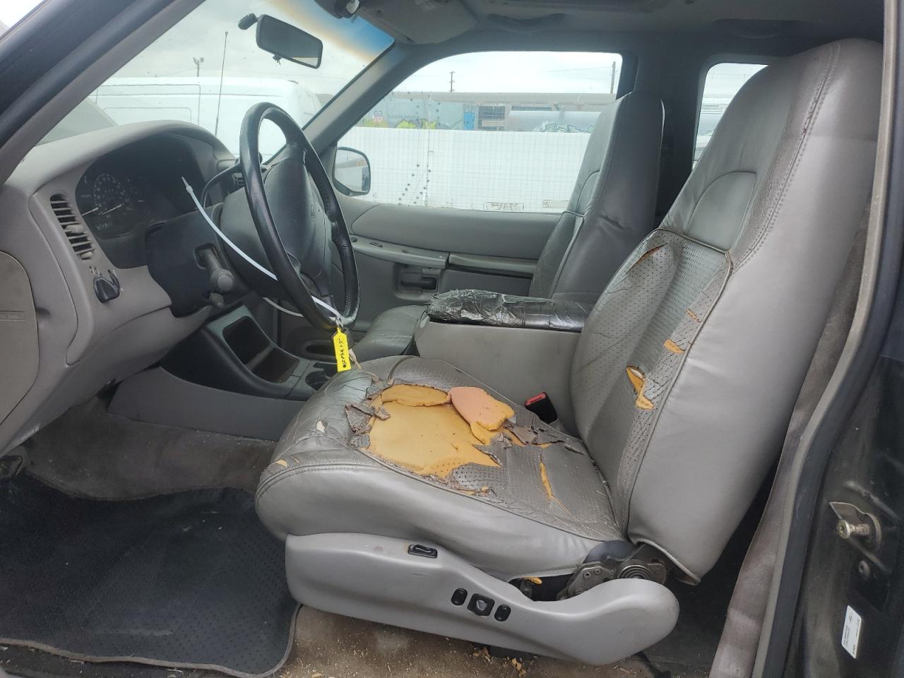 1FMYU22E4WUB32669 1998 Ford Explorer