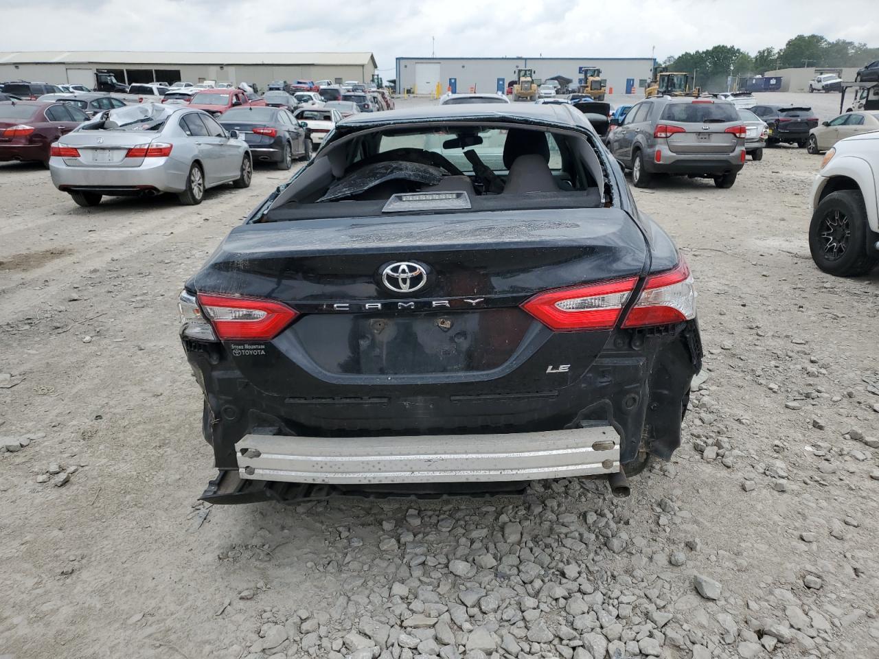 2018 Toyota Camry L vin: 4T1B11HKXJU662417