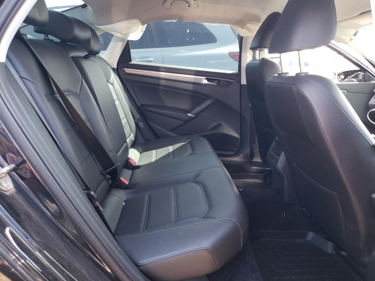 1VWAA7A39JC029755 2018 Volkswagen Passat S