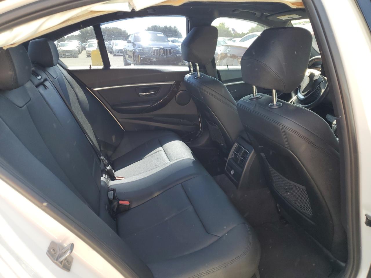 WBA8D9G3XHNU64064 2017 BMW 330 Xi