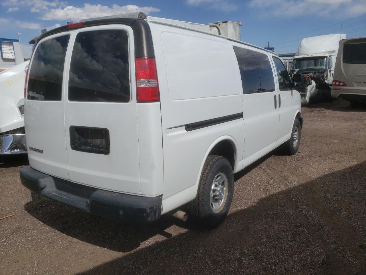 1GCWGAFF8H1182852 2017 Chevrolet Express G2500