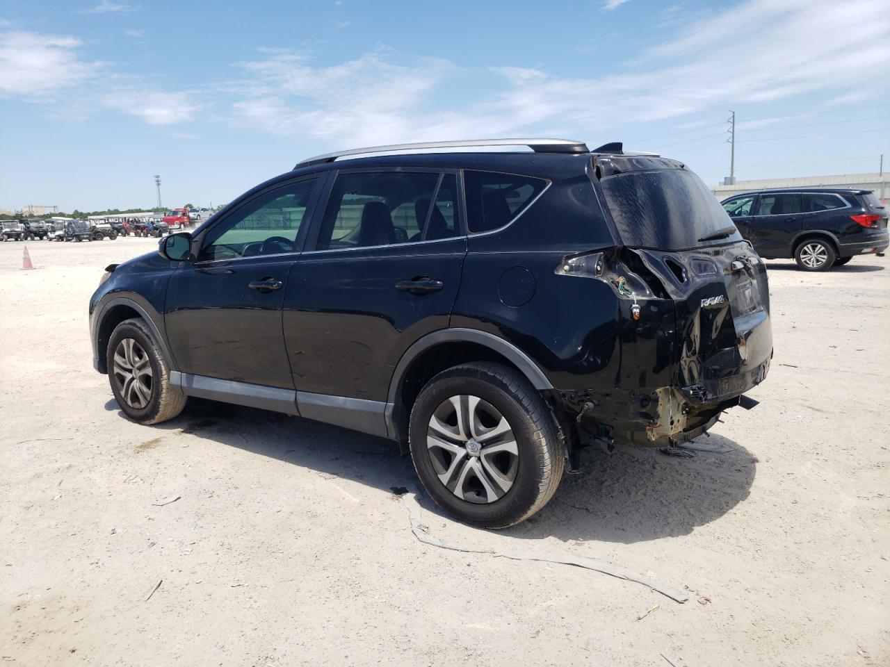 2T3ZFREV8HW346223 2017 Toyota Rav4 Le