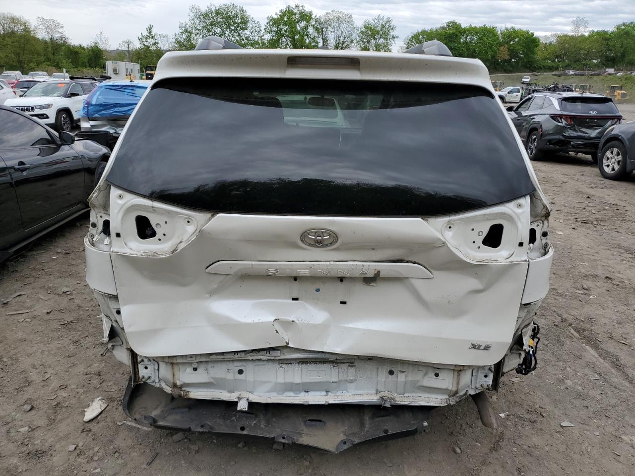 5TDYK3DC1FS633664 2015 Toyota Sienna Xle