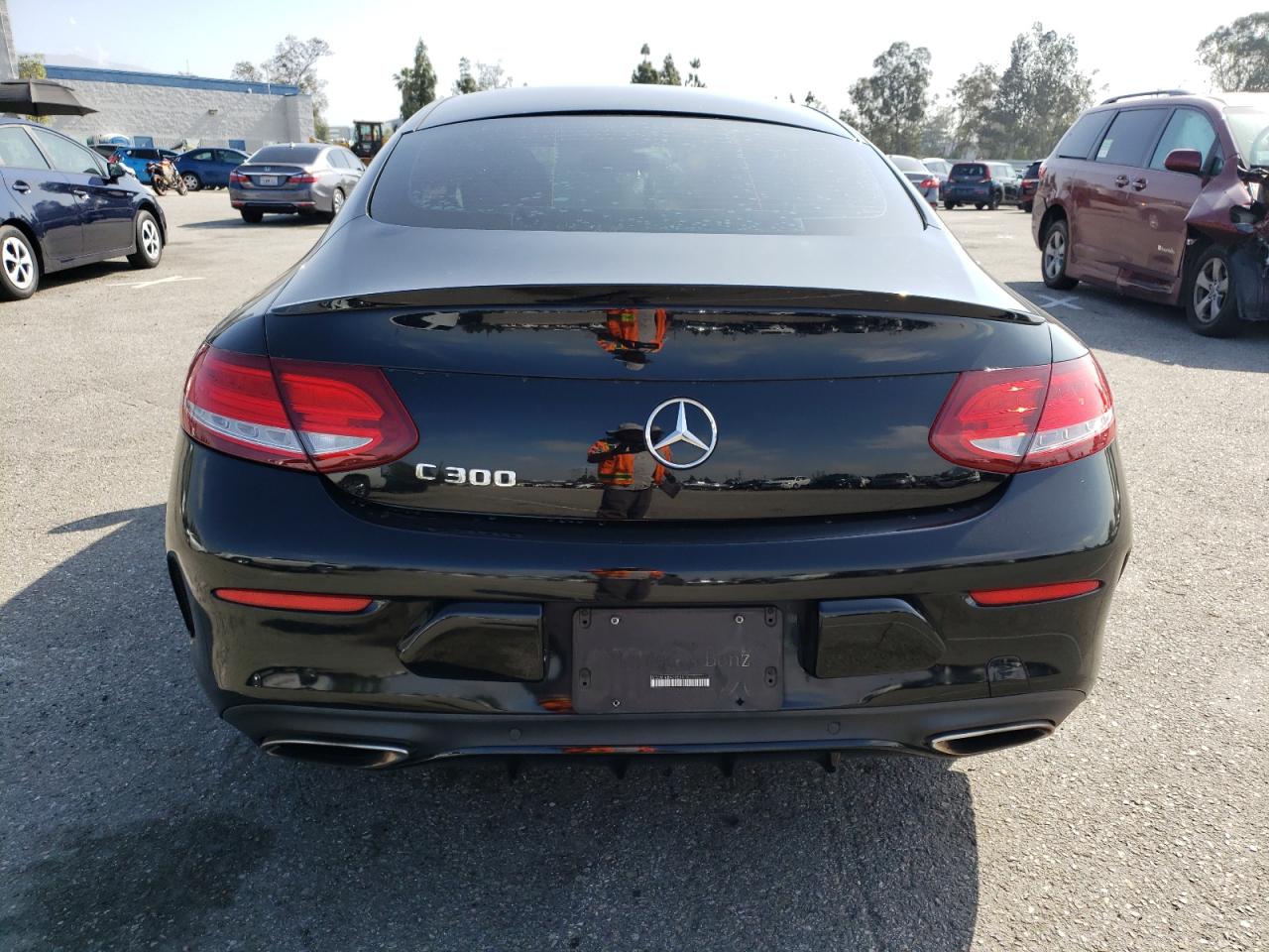 WDDWJ4JB4JF659914 2018 Mercedes-Benz C 300
