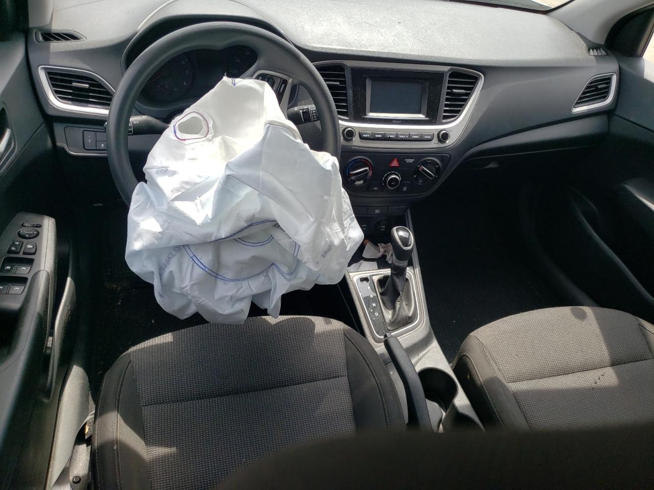 3KPC24A30KE077677 2019 Hyundai Accent Se