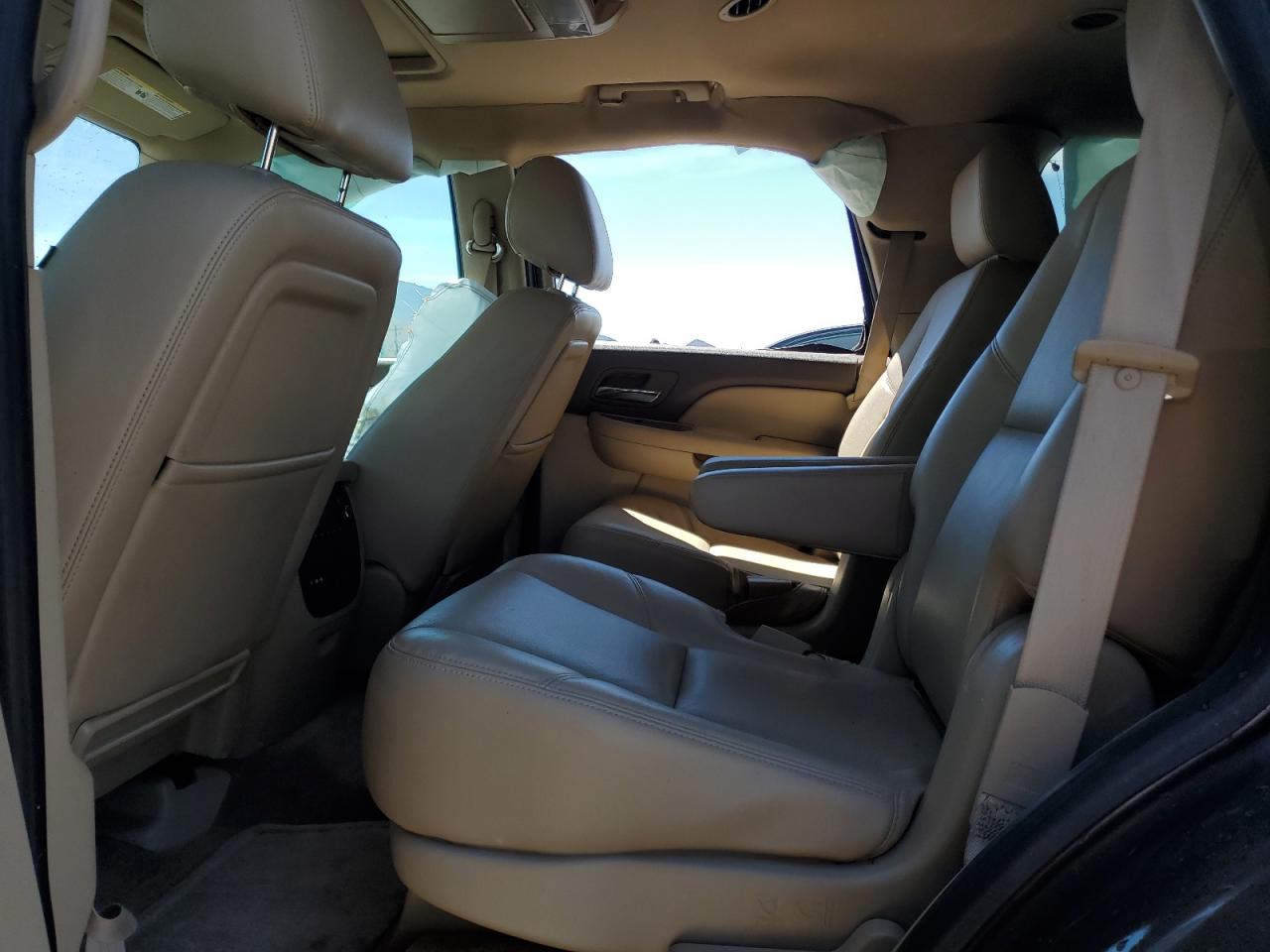 1GNSCCE06CR239215 2012 Chevrolet Tahoe C1500 Ltz