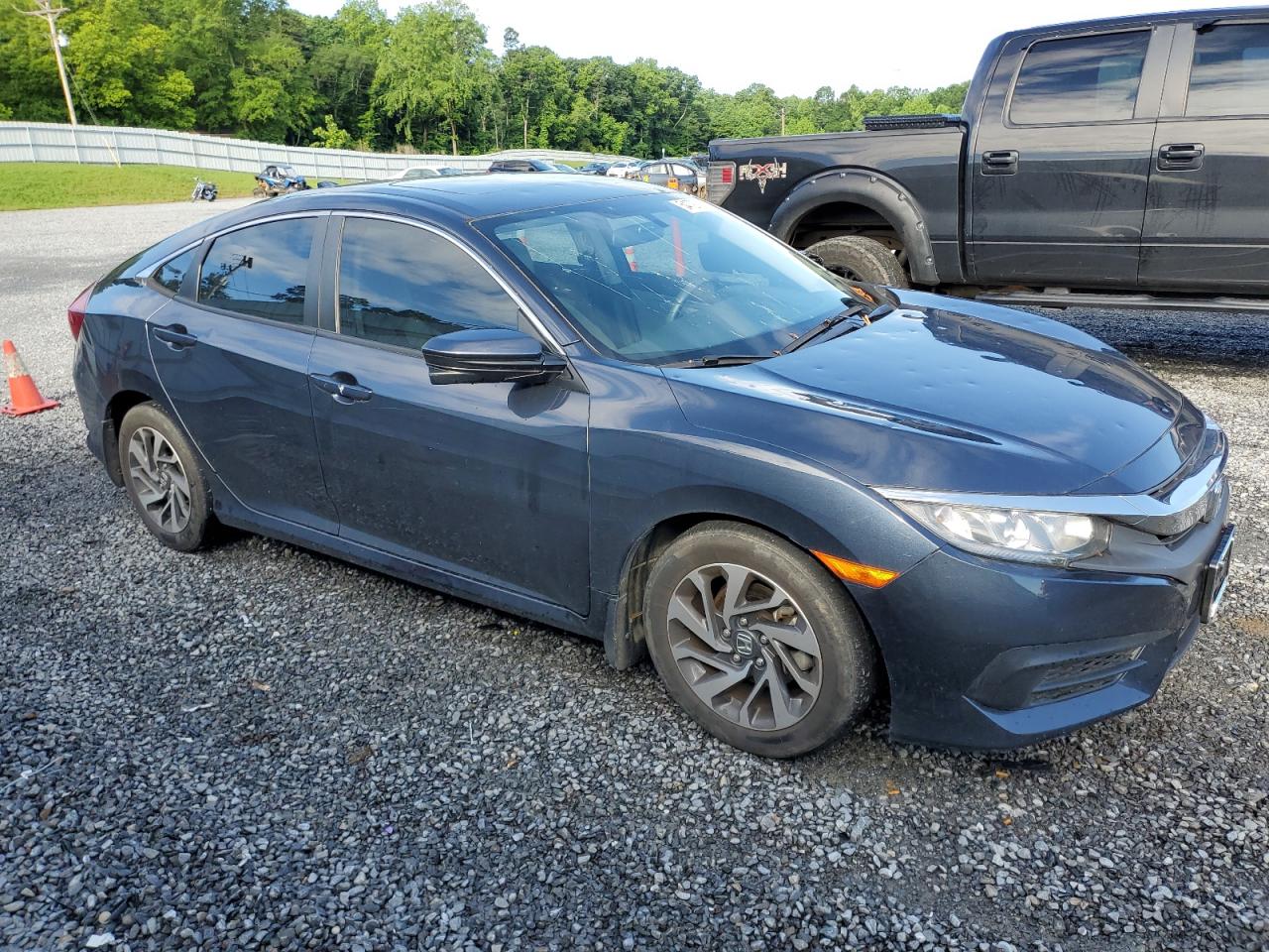 2018 Honda Civic Ex vin: 19XFC2F77JE015718