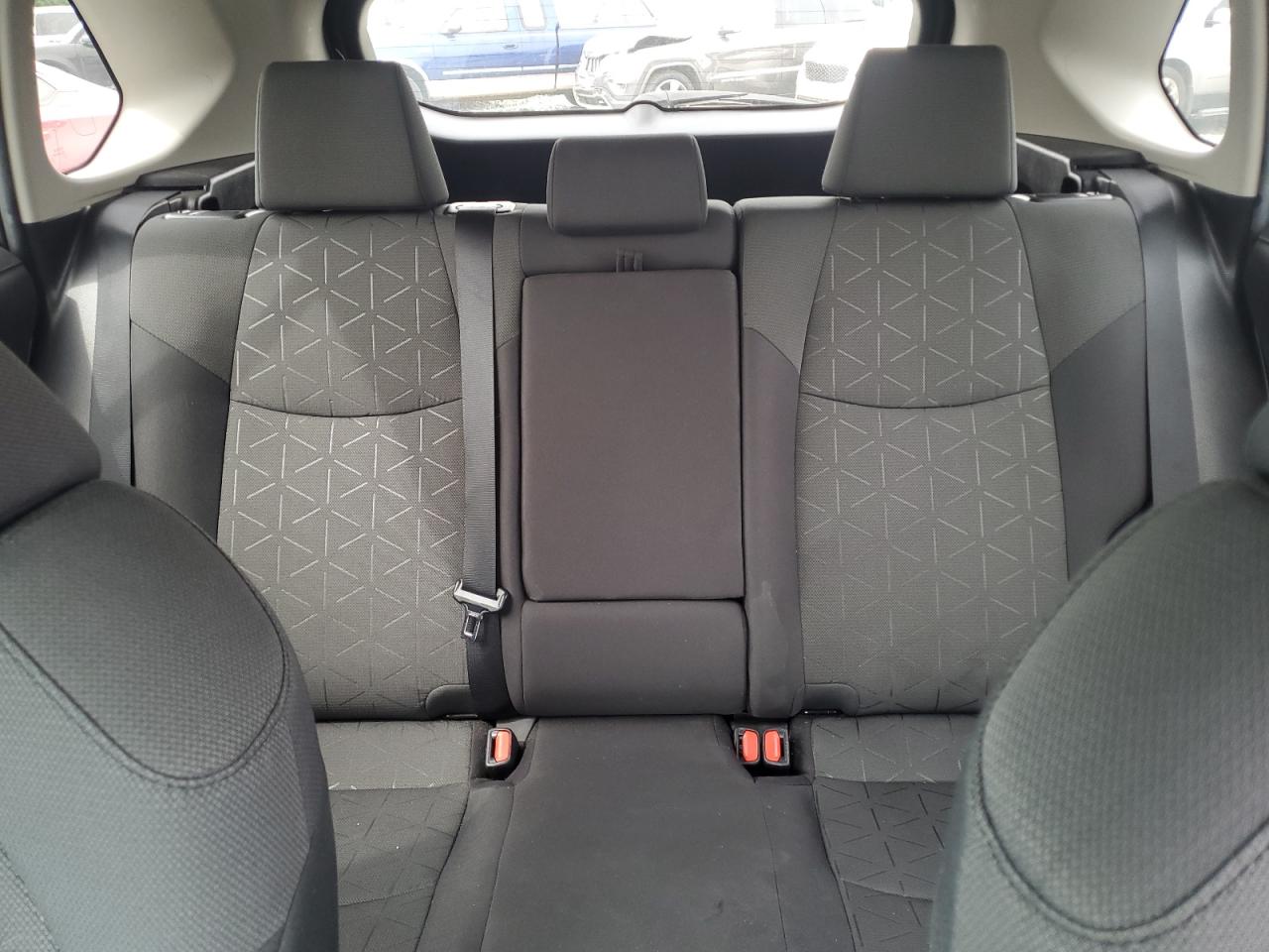 2T3P1RFV8MW156338 2021 Toyota Rav4 Xle