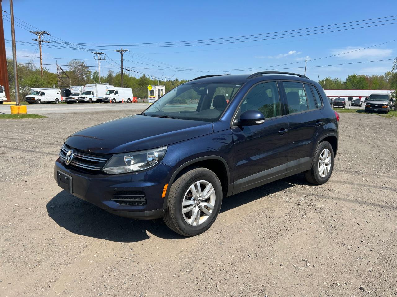 2016 Volkswagen Tiguan S vin: WVGAV7AX6GW532544