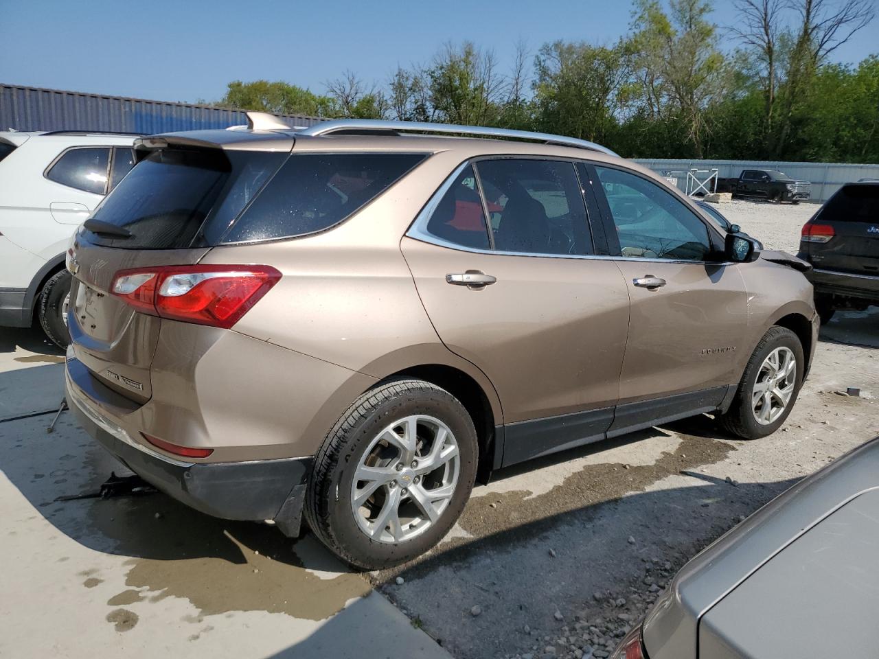 2018 Chevrolet Equinox Premier vin: 2GNAXVEV0J6221213