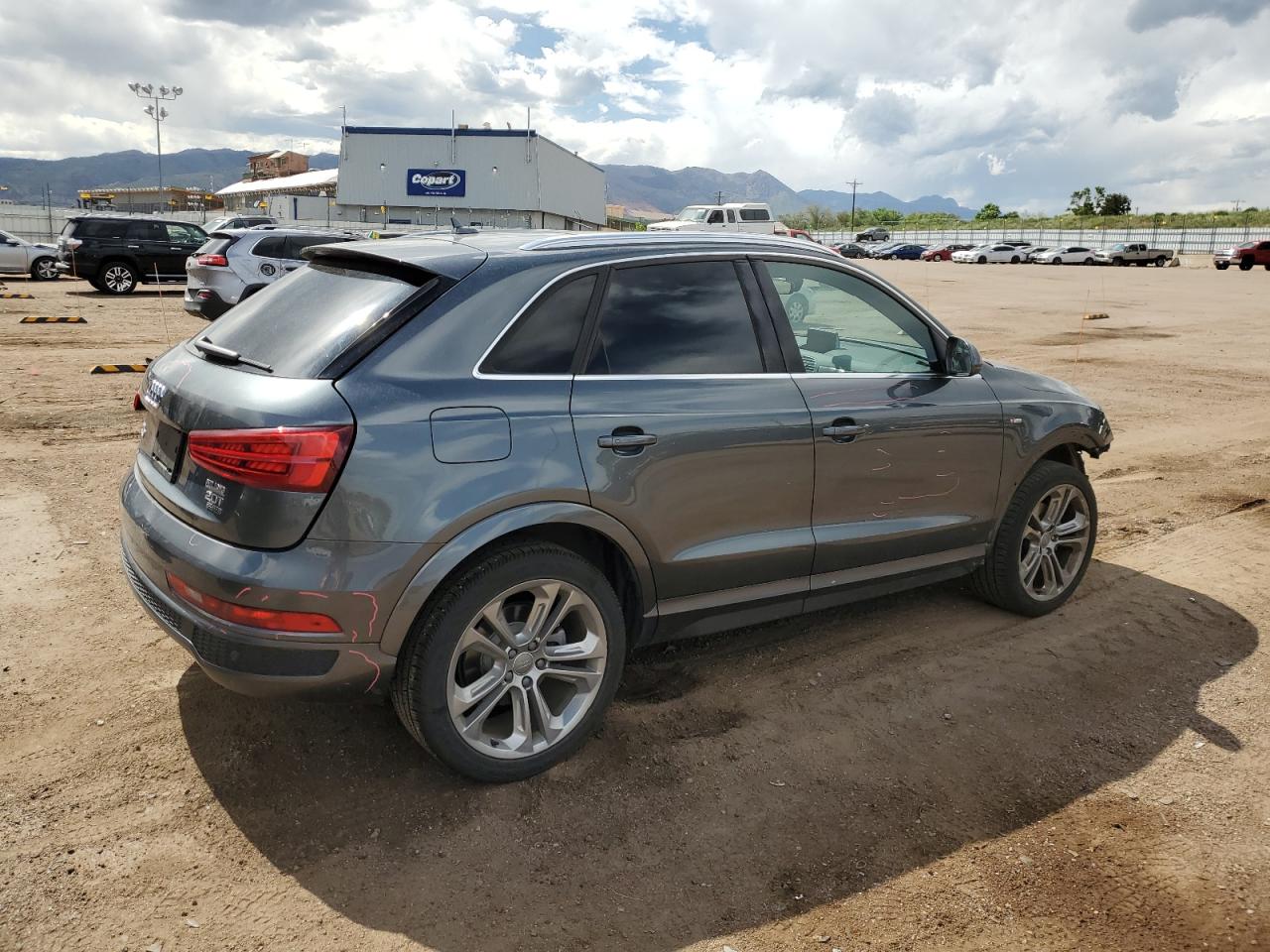 WA1JCCFS1JR033277 2018 Audi Q3 Premium Plus