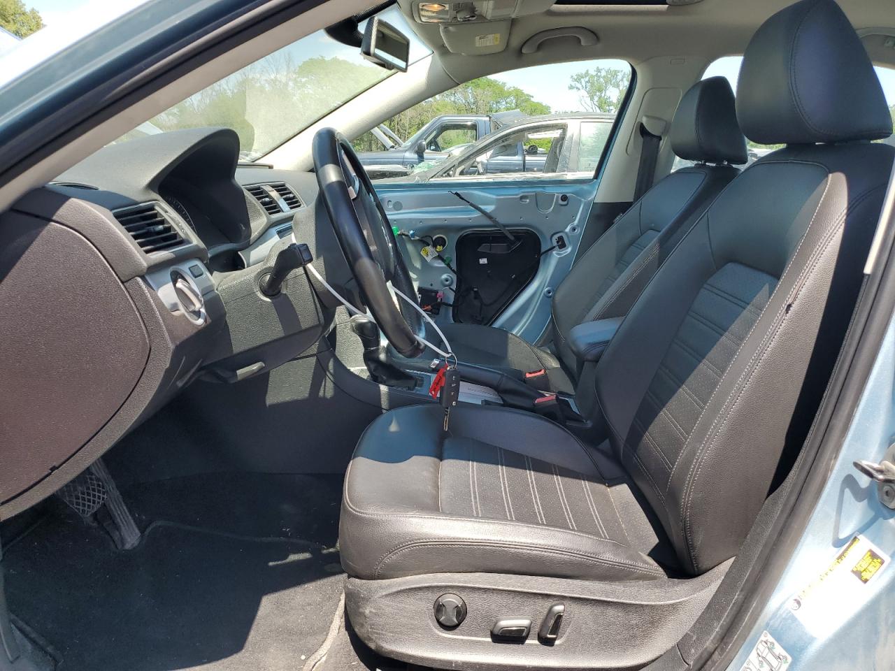 1VWBM7A34CC001280 2012 Volkswagen Passat Se