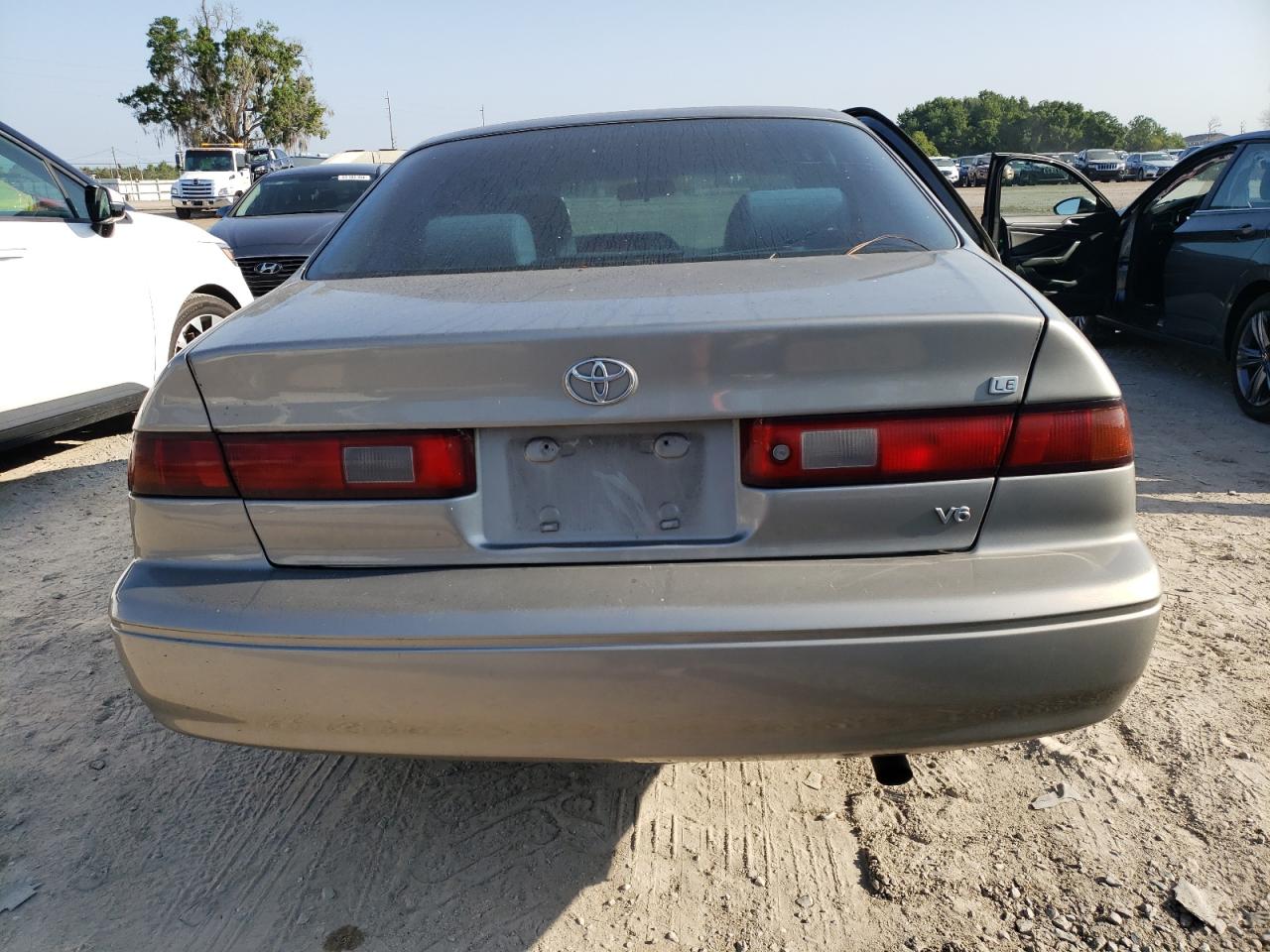 JT2BF28K1X0185395 1999 Toyota Camry Le