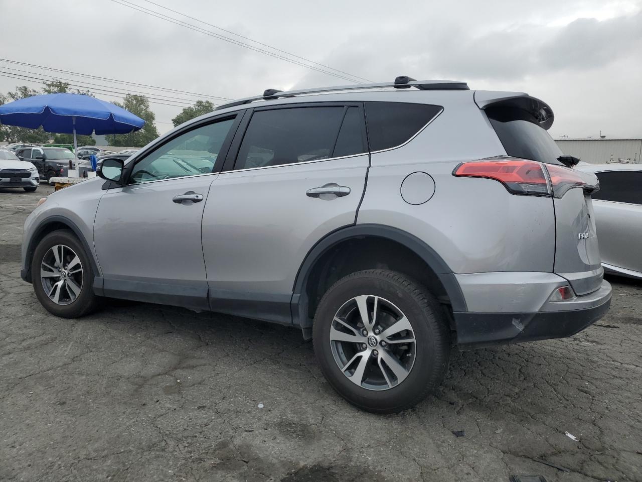 2T3WFREV5HW401908 2017 Toyota Rav4 Xle