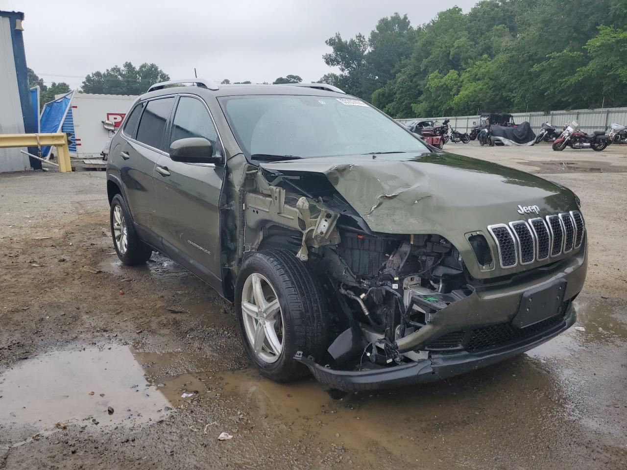 1C4PJLCB6KD357303 2019 Jeep Cherokee Latitude