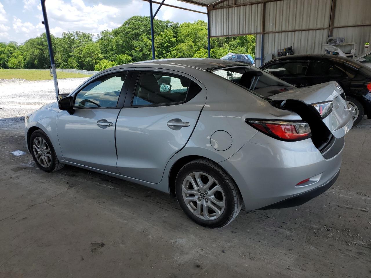 3MYDLBYV5JY327958 2018 Toyota Yaris Ia