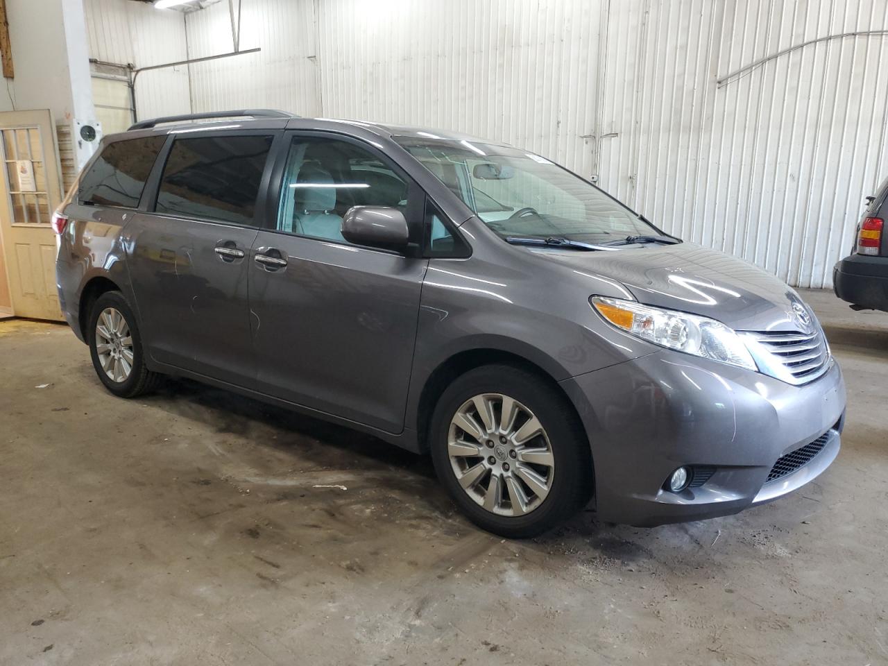 2015 Toyota Sienna Xle vin: 5TDDK3DCXFS111470