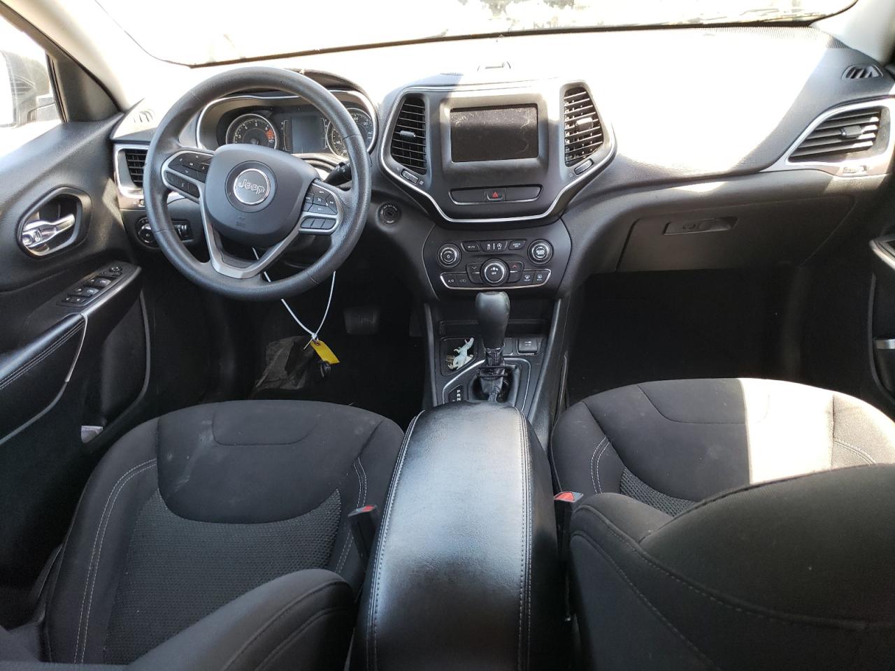 1C4PJLCB3KD284665 2019 Jeep Cherokee Latitude