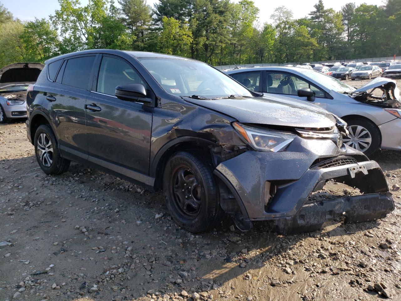 JTMBFREV3HJ161724 2017 Toyota Rav4 Le