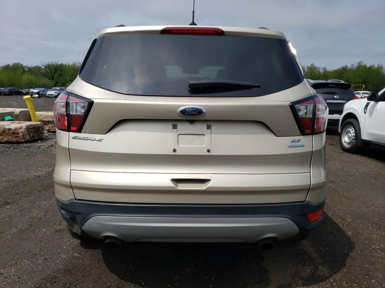 1FMCU0GD9JUB09363 2018 Ford Escape Se