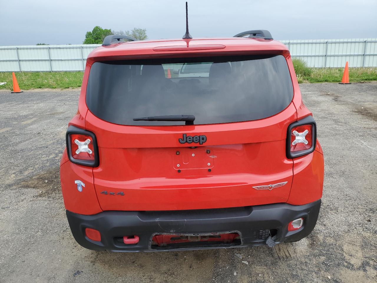 ZACCJBCT0GPD00637 2016 Jeep Renegade Trailhawk