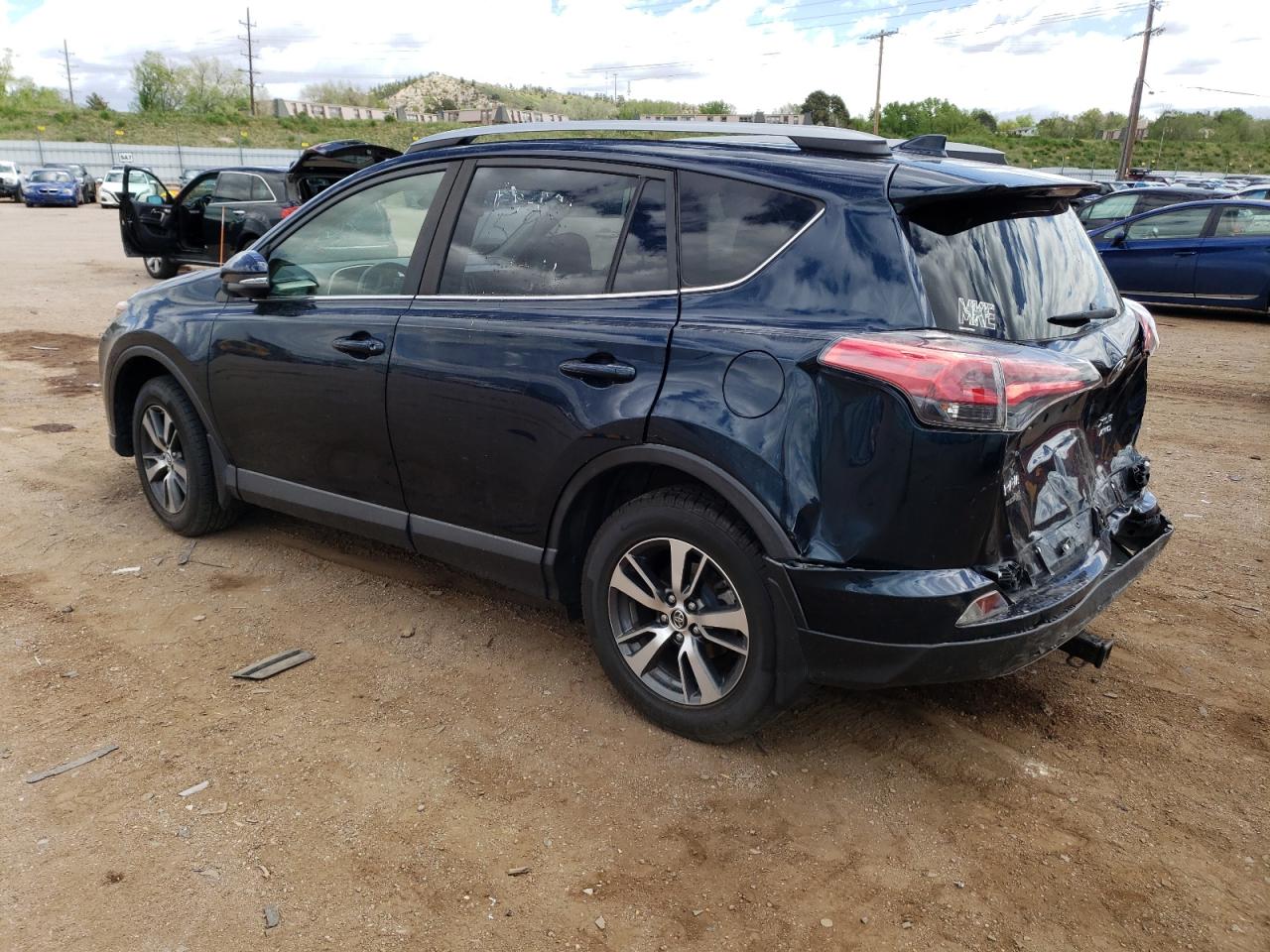 JTMRFREV6HJ155463 2017 Toyota Rav4 Xle