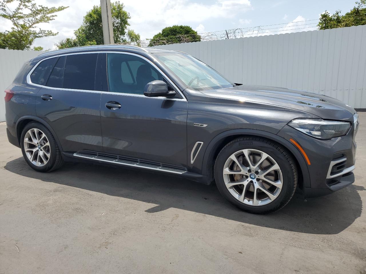 2022 BMW X5 xDrive45E vin: 5UXTA6C00N9L99597