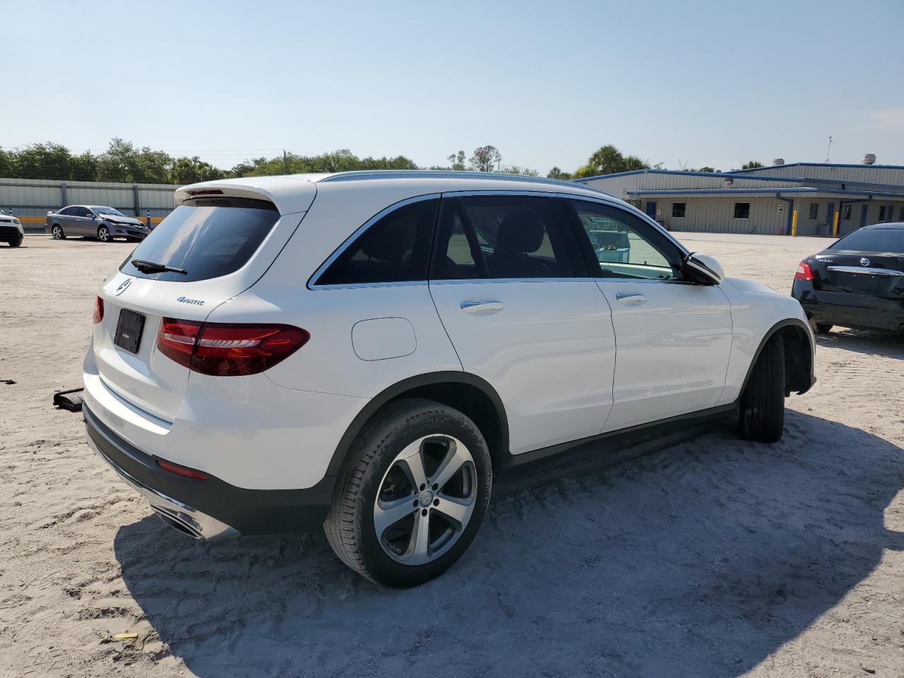 WDC0G4KB7HF195390 2017 Mercedes-Benz Glc 300 4Matic