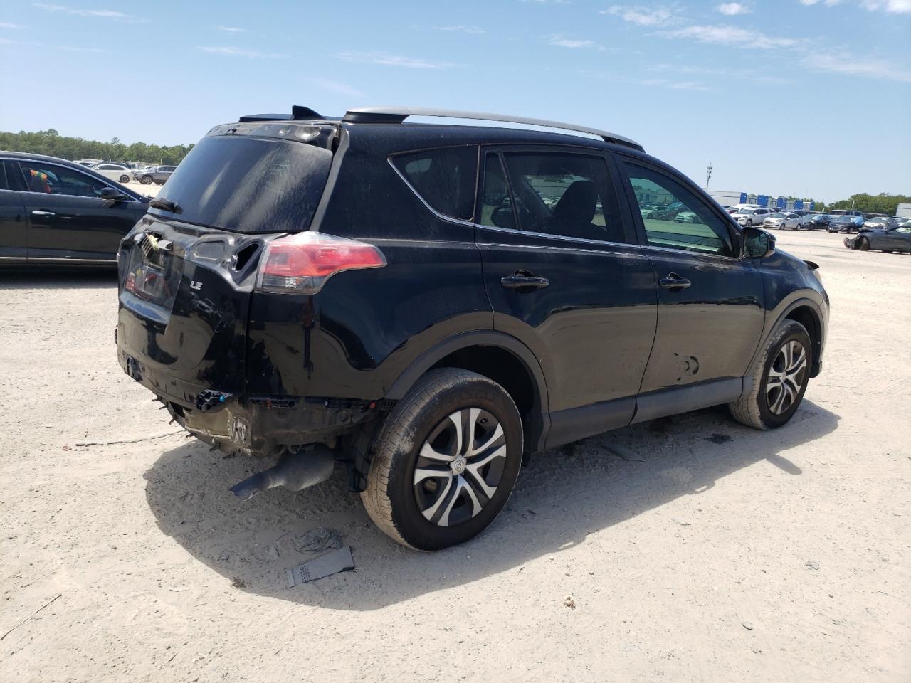 2T3ZFREV8HW346223 2017 Toyota Rav4 Le