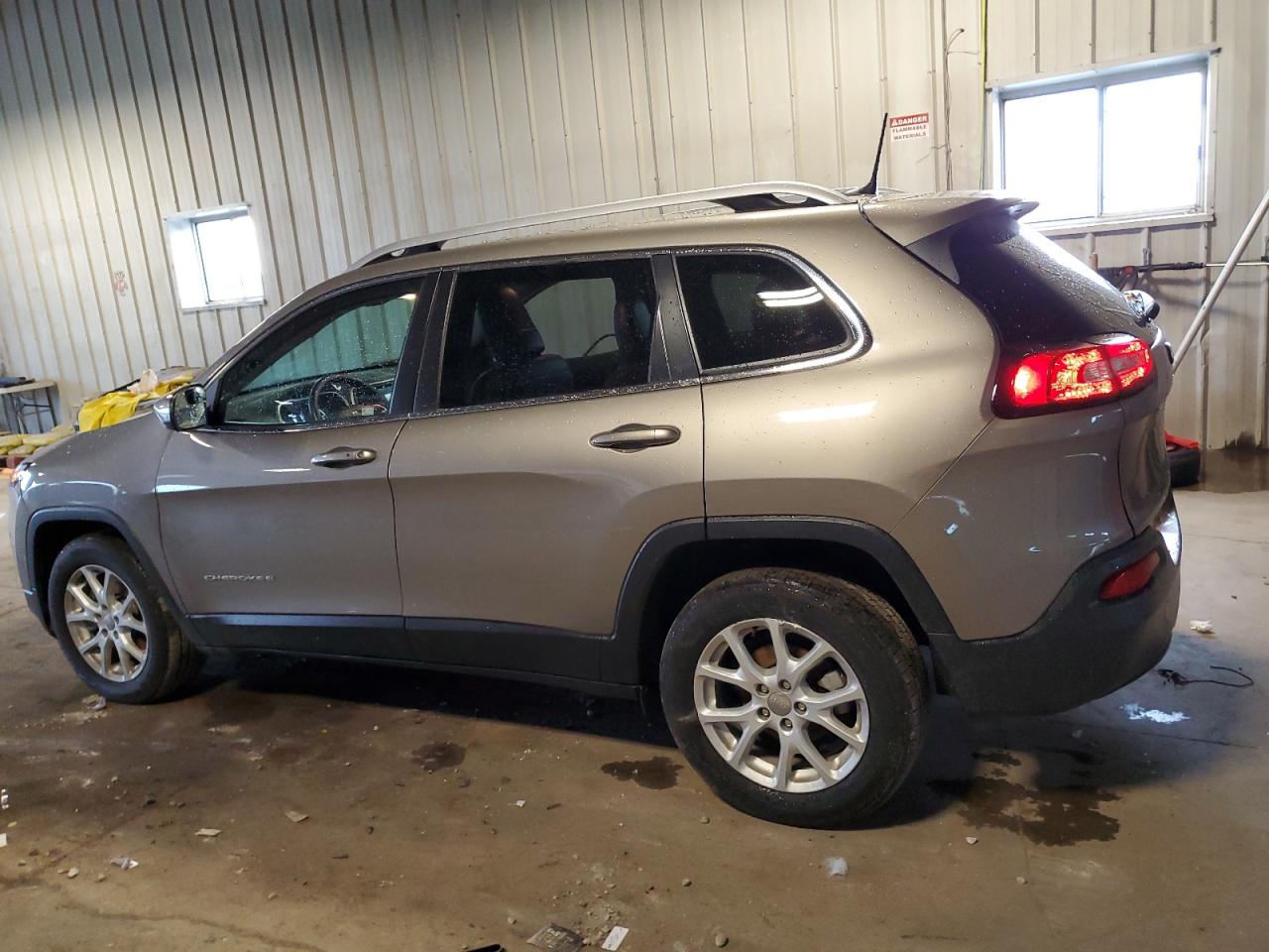 1C4PJLLB3JD583877 2018 Jeep Cherokee Latitude Plus