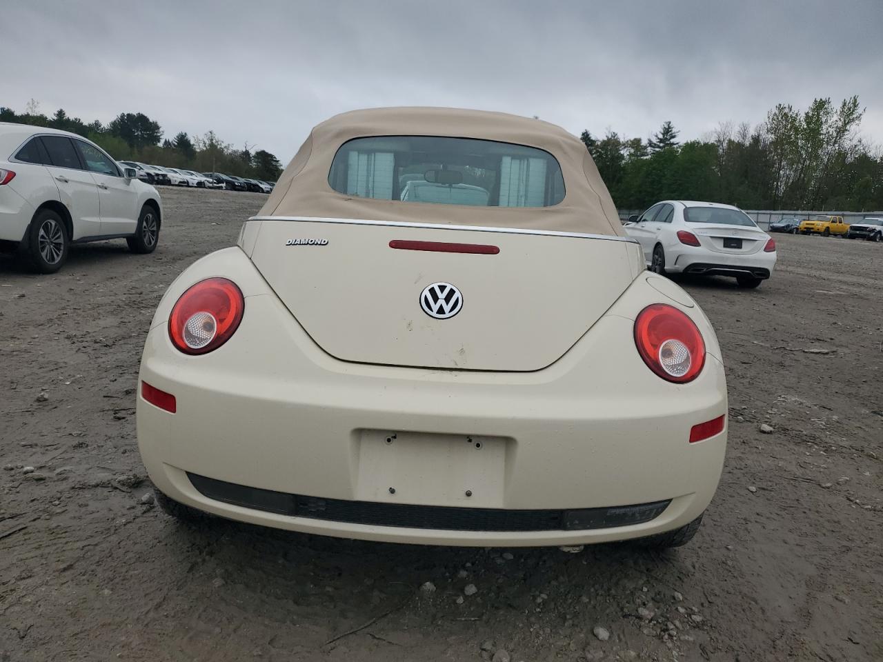 3VWPG31Y88M415735 2008 Volkswagen New Beetle Convertible S