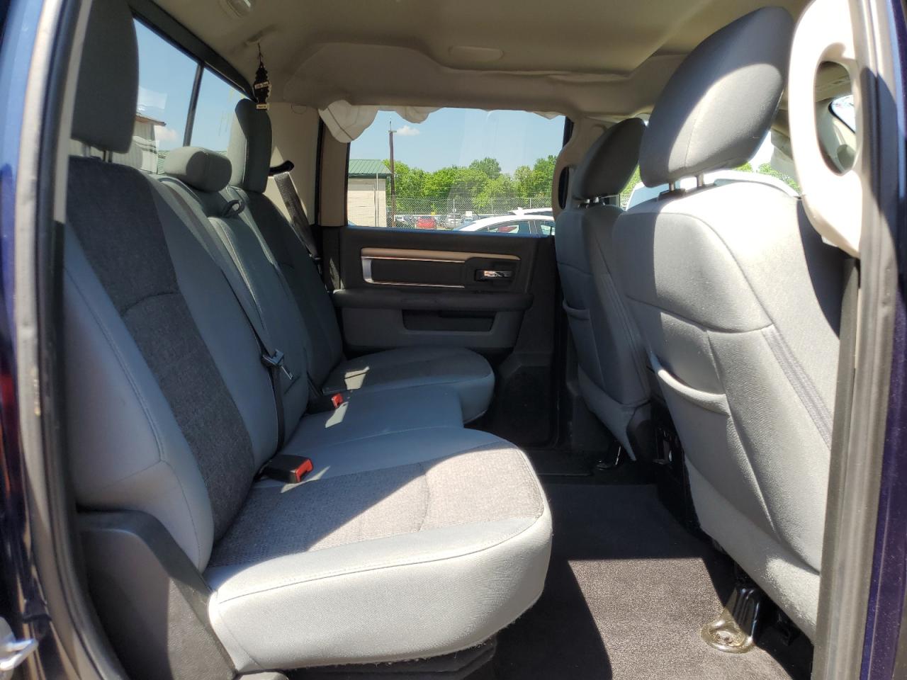 1C6RR7LG0HS858574 2017 Ram 1500 Slt