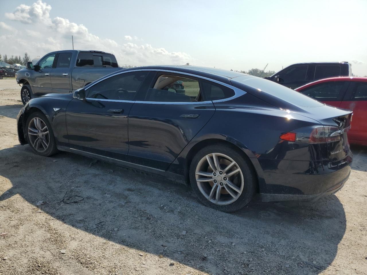 2015 Tesla Model S 85 vin: 5YJSA1H10FFP74056