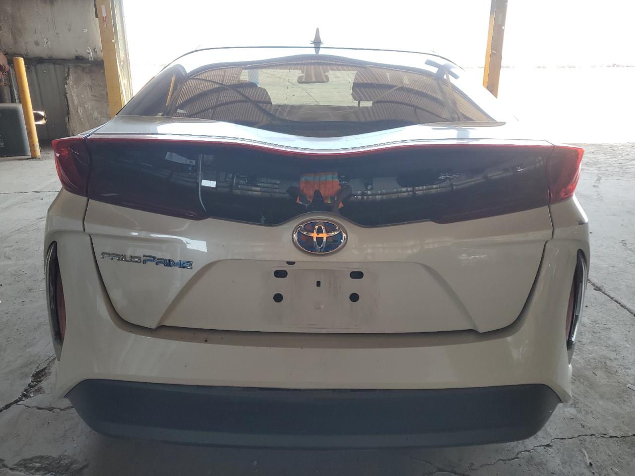 JTDKARFP5J3085321 2018 Toyota Prius Prime