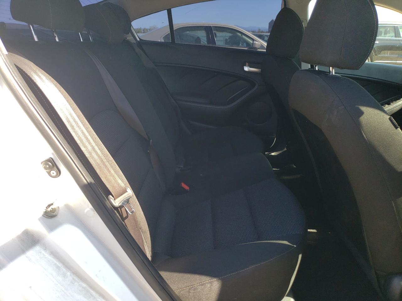 3KPFK4A76HE040271 2017 Kia Forte Lx