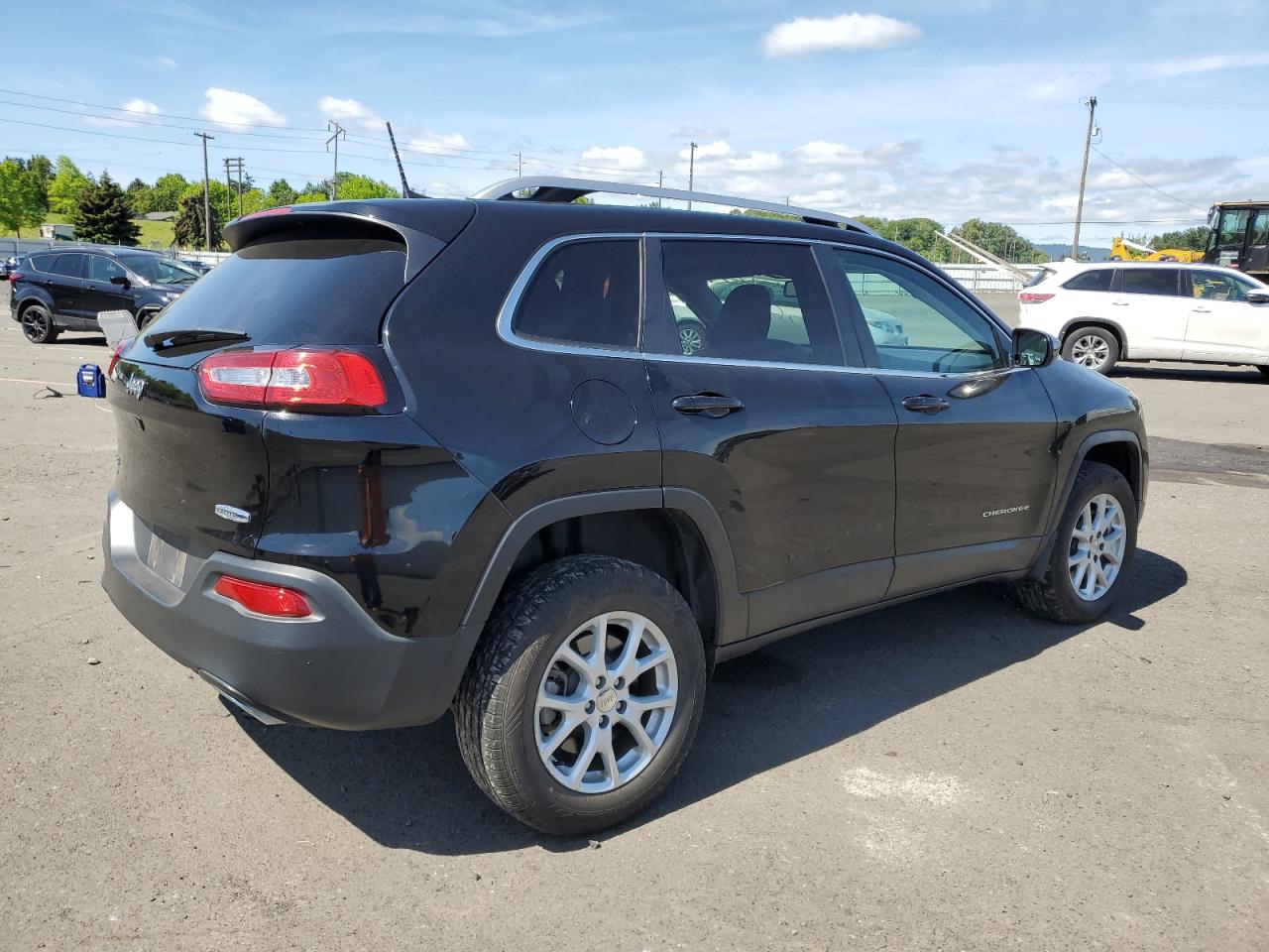 2017 Jeep Cherokee Latitude vin: 1C4PJMCS5HW561058