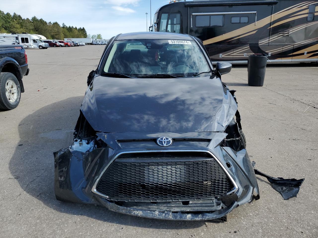 3MYDLBYV5KY512660 2019 Toyota Yaris L